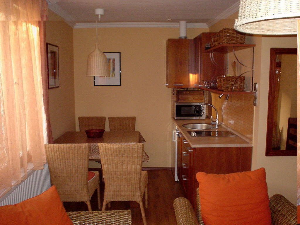 Oeroekzoeld Apartmanok Балатонфеньвеш Номер фото