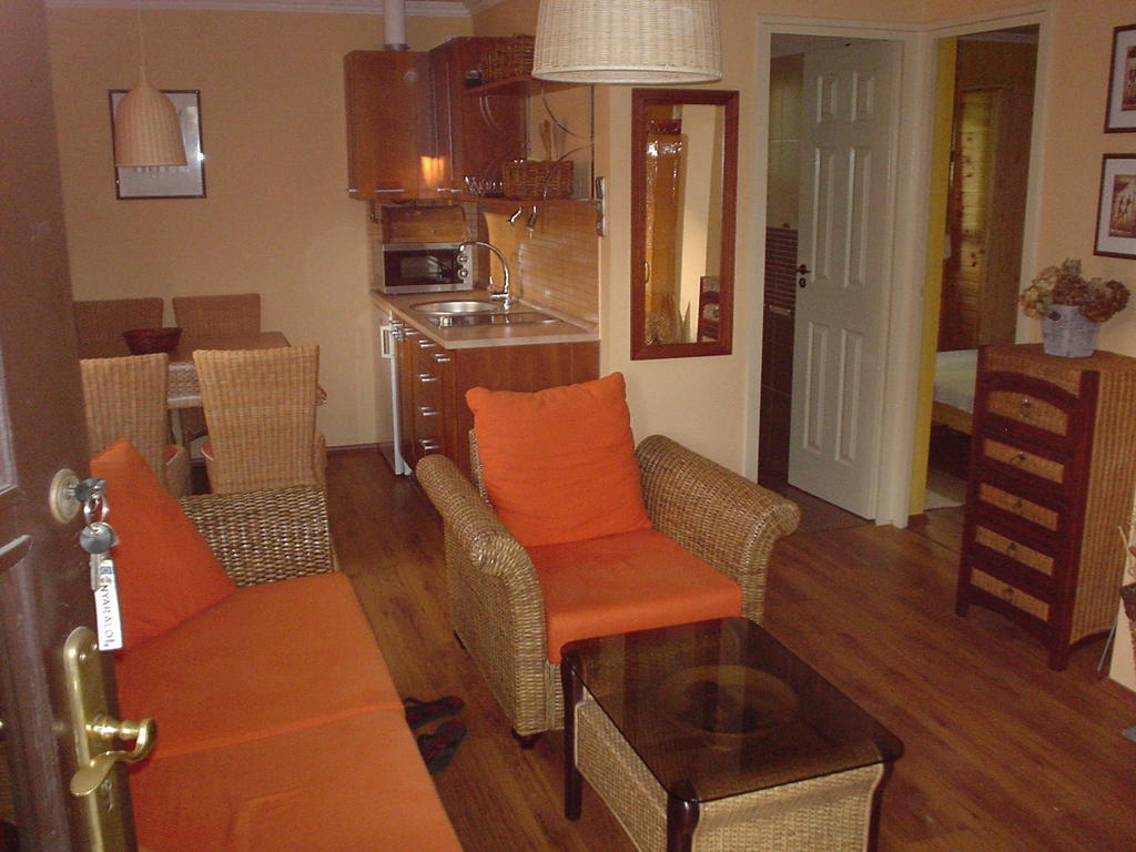 Oeroekzoeld Apartmanok Балатонфеньвеш Номер фото